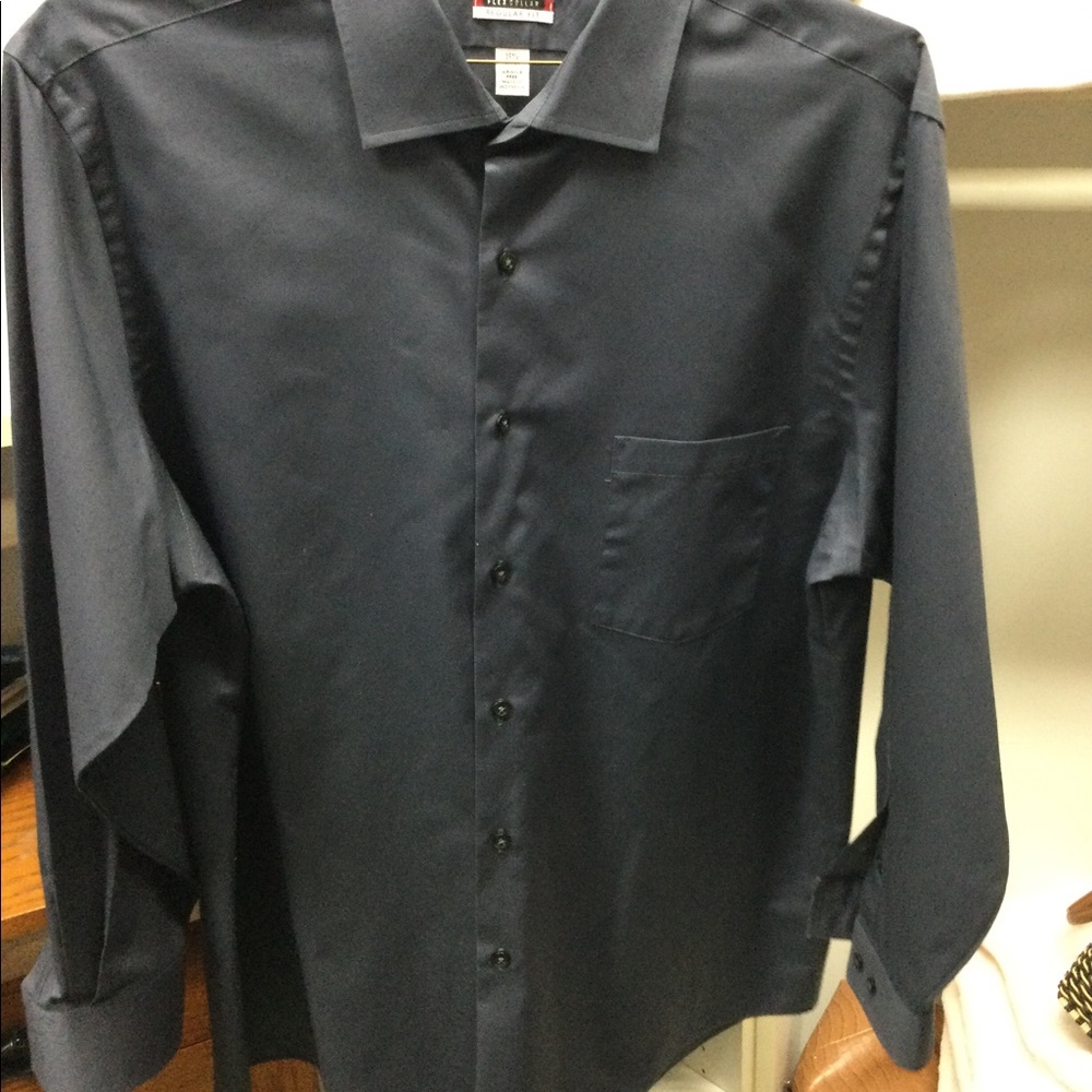Men’s 16 1/2 32/33 Vanhausen dress shirt
